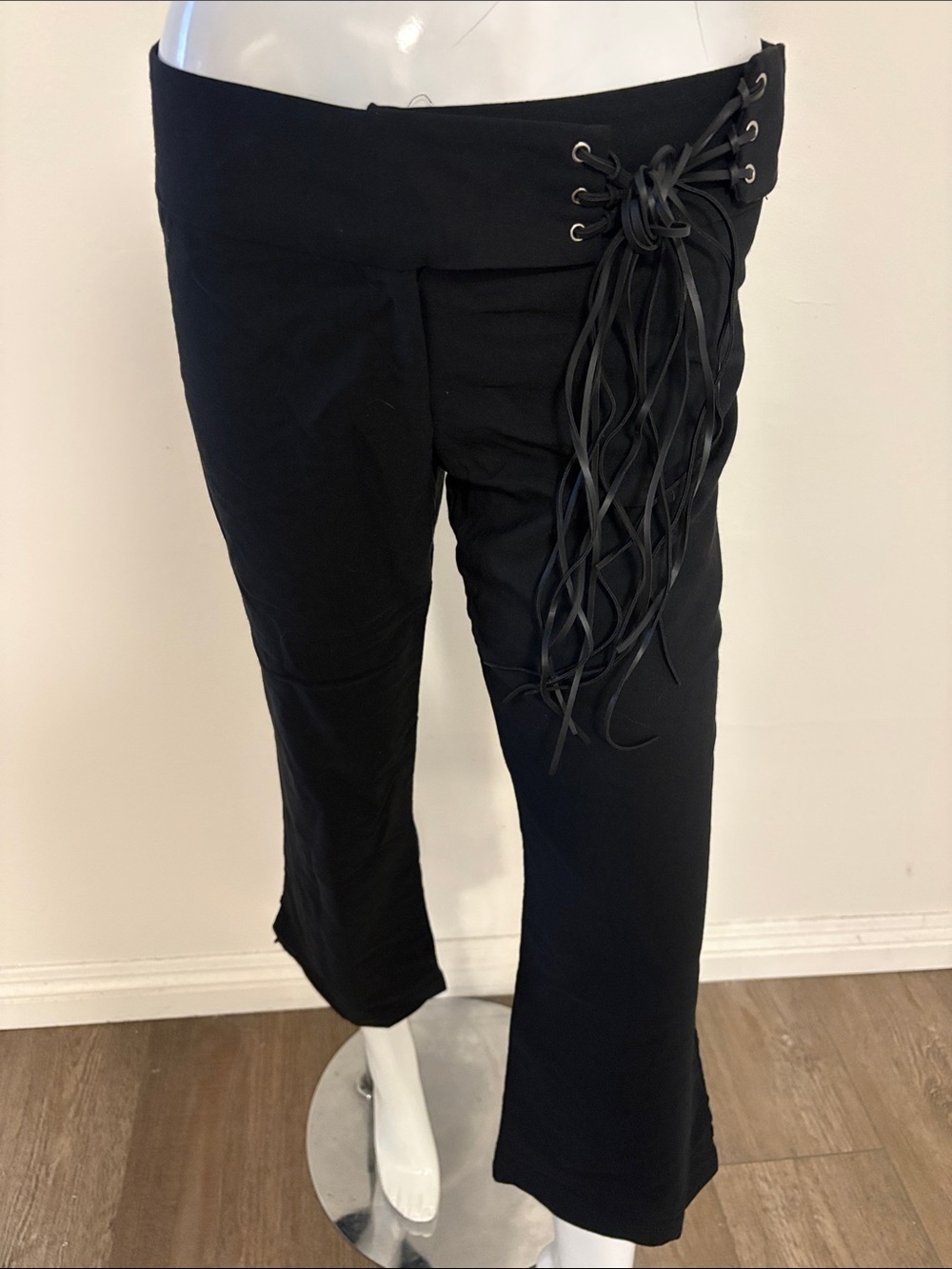 Y2K Vintage Eye Candy Black Low-rise Capri Pants w Lace-Up Fringe Waist Belt